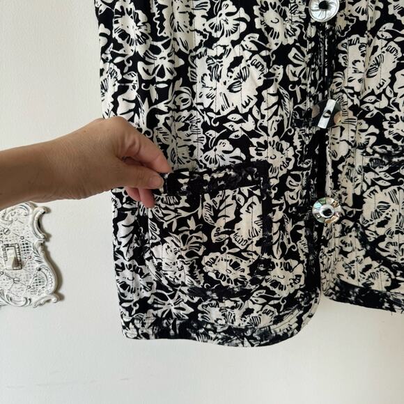 Frivolous by La Blend Black and White Funky Batik Print Reversible Vest L - Picture 7 of 10